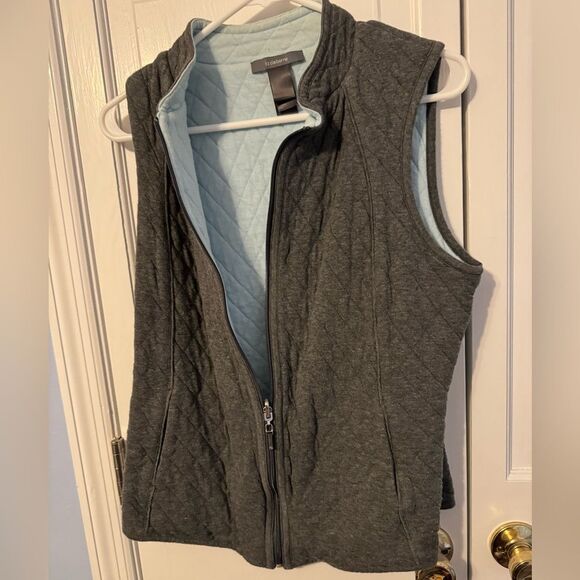 Liz Claiborne Jackets & Blazers - Adorable Trendy Liz Claiborne Zip Vest Gray‎ with blue interior. Light yet cozy.